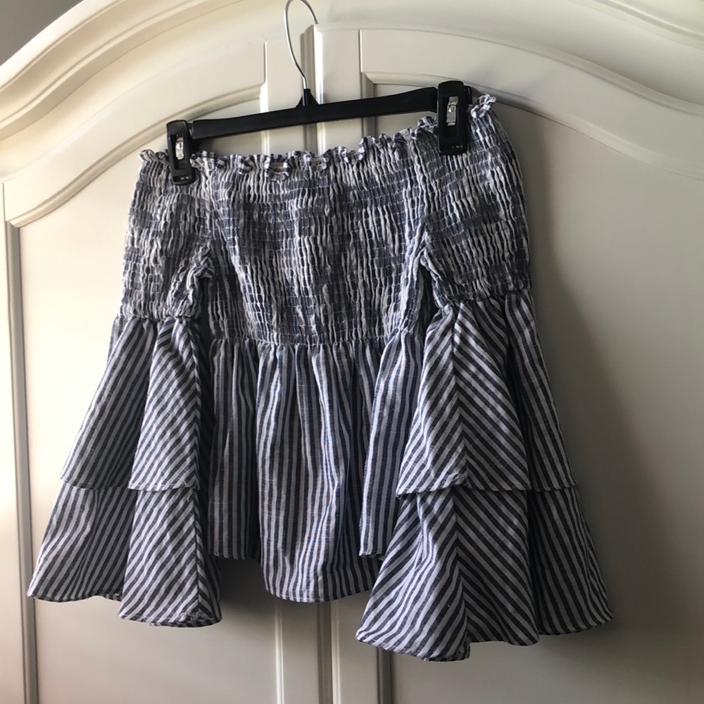 Off-Shoulder Statement Arm Ruffle Top - Picture 2 of 3